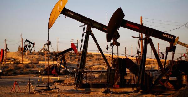 أسعار النفط .. تراجع برنت وارتفاع طفيف على تكساس