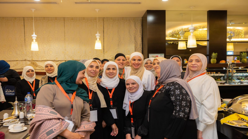 الملكة رانيا تقيم في مكة مأدبة إفطار لأردنيات معتمرات ضمن أفواج أطلقتها جلالتها