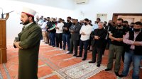 الملك يؤدي صلاة الجمعة في مسجد الحرس الملكي بالعقبة