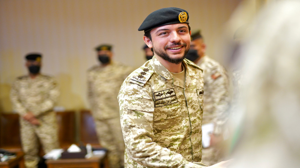 ولي العهد يطلع على عدد من الأمور التي تهم الجيش