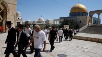 عشرات المستوطنين يقتحمون باحات المسجد الأقصى