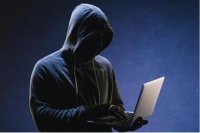 القبض على صاحب حساب وهمي يهاجم رئيس جامعة حكومية على فيس بوك