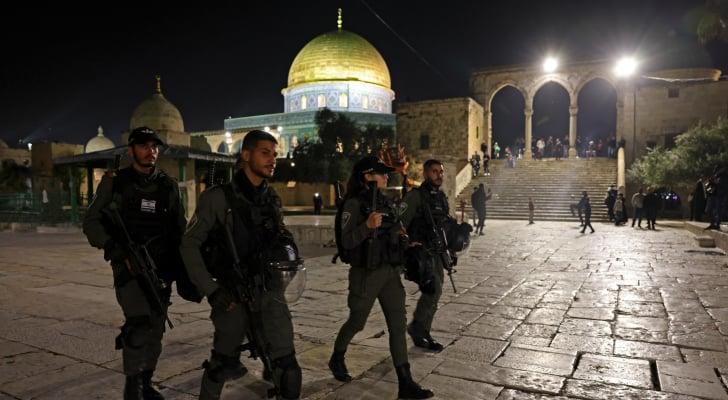 خارجية تل أبيب تدعو الأردن إلى إخراج المعتكفين من الأقصى