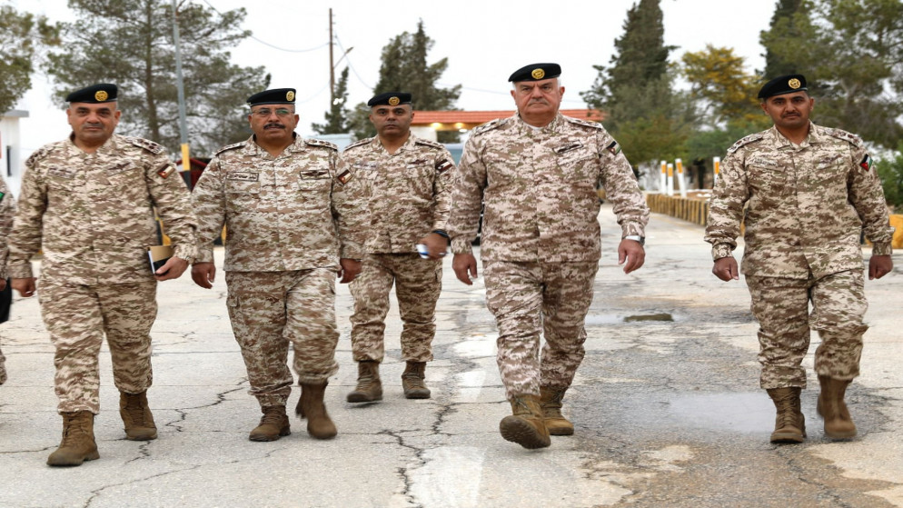 رئيس هيئة الأركان يؤكد بذل أقصى الجهود لحماية الوطن بوجه كل من يحاول العبث بأمنه واستقراره