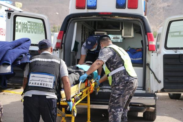 12 إصابة بتصادم مركبتي شحن على طريق مريغة