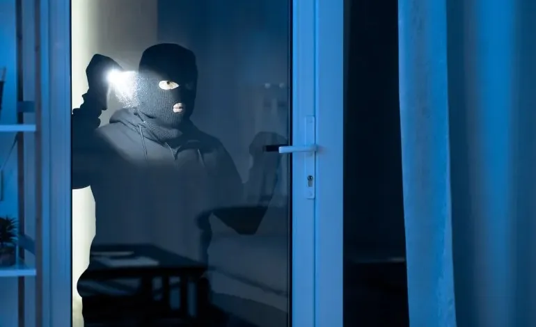 احذروا من سرقة المنازل في موعد الإفطار وعند الذهاب للعزائم!