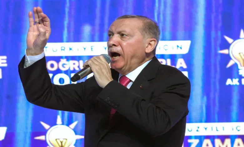 أردوغان يعد بـ “تركيا قوية” في حال أعيد انتخابه