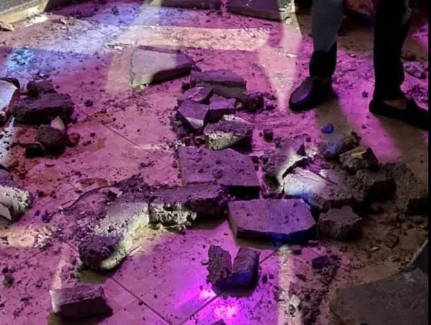 إصابات نتيجة سقوط أجزاء من واجهة عمارة حديثة البناء بالعقبة (شاهد)