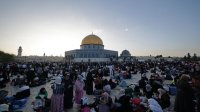 نحو 280 ألف مصل يؤدون صلاتي العشاء والقيام في المسجد الأقصى