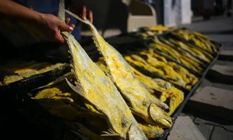الإفطار على الفسيخ صباح العيد .. هل هو صحي؟