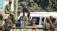 ماكرون يعلن إصابة جندي فرنسي خلال عمليات الإجلاء من السودان