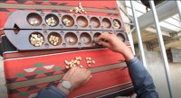 المنقلة الخشبية.. لعبة "كبار السن" المفضلة في السلط