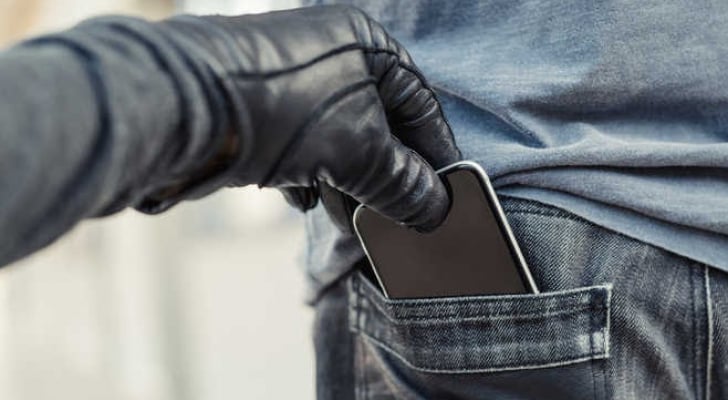 تجرأ على سرقة هاتف محمول من داخل قصر العدل في عمان.. وهذا مصيره