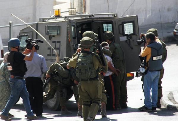 الاحتلال يعتقل 11 فلسطينيا بالضفة الغربية والقدس