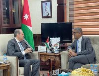 وزير الصحة يبحث سبل تعزيز التعاون في المجال الصحي مع السفير الكندي