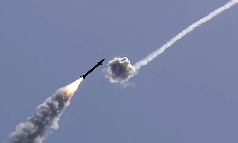 إطلاق رشقة صواريخ من قطاع غزة باتجاه مستوطنات في غلافه