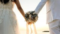 بعد دقائق من حفل زفافهما.. عروسان يتعرضان لمأساة مروعة