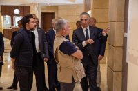 الملك يجول بمركز زوار جرش الأثري