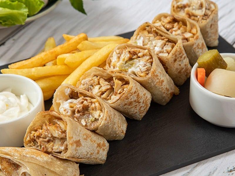 الاشتباه بتسمم 14 سائحا في البترا اثر تناولهم الشاورما