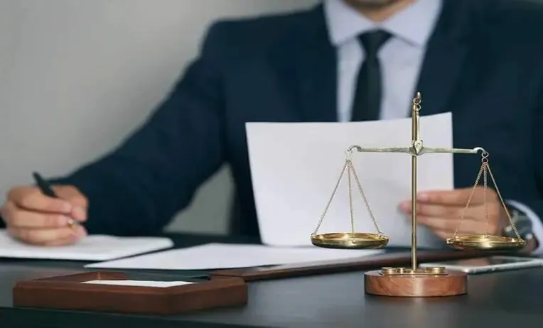 شطب أقدم محامي من سجل الممارسين بتهمة الاحتيال