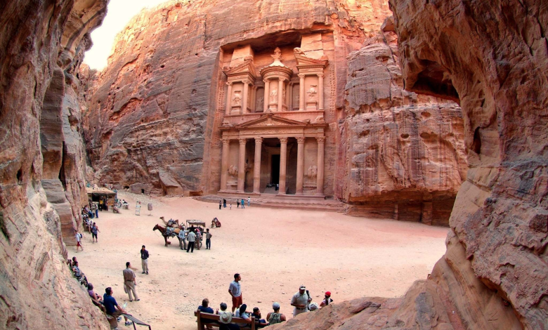 مليونا زائر قدموا للأردن في 2023