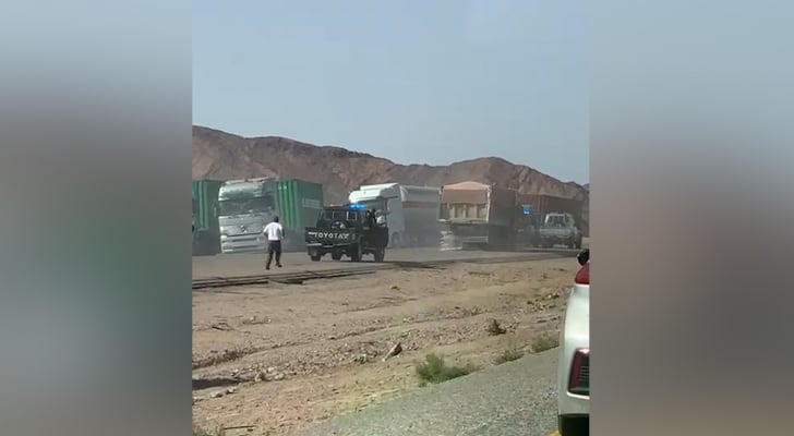 الكشف عن مصير سائق الشاحنة التي حاصرتها مكافحة التهريب في العقبة
