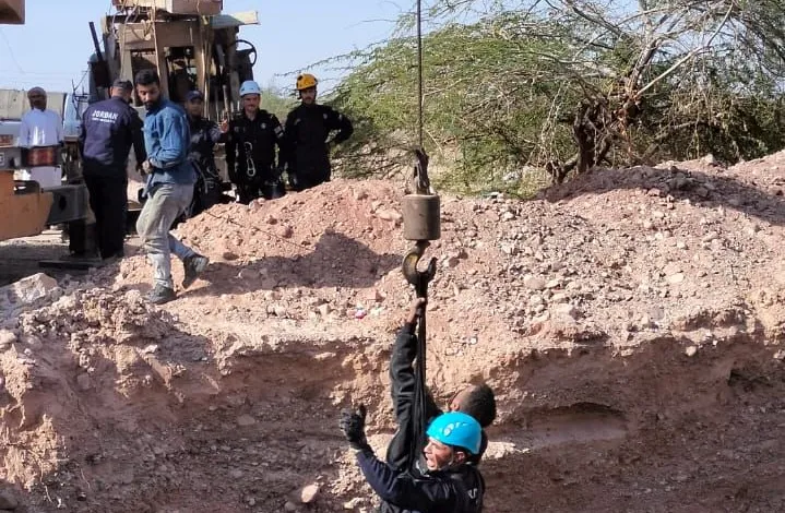 مصرع شخص بانهيار اتربة في بئر بالعقبة