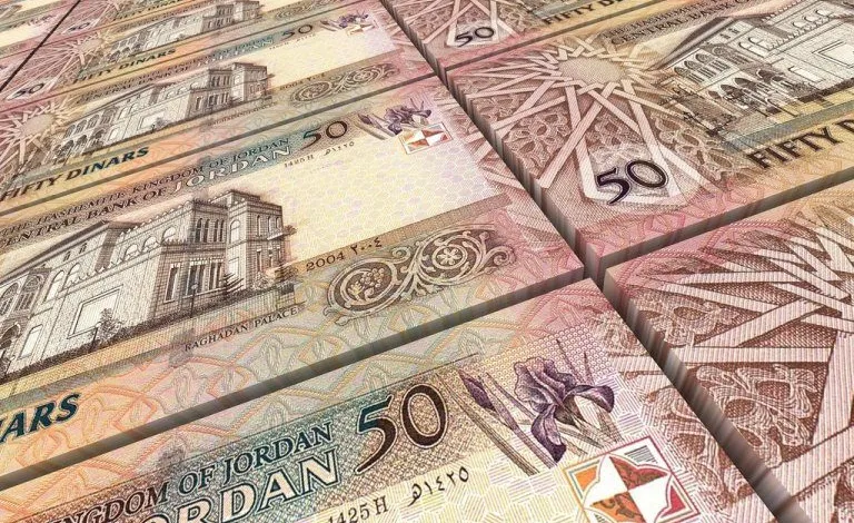 خبير اقتصادي يطالب برفع الضرائب على البنوك