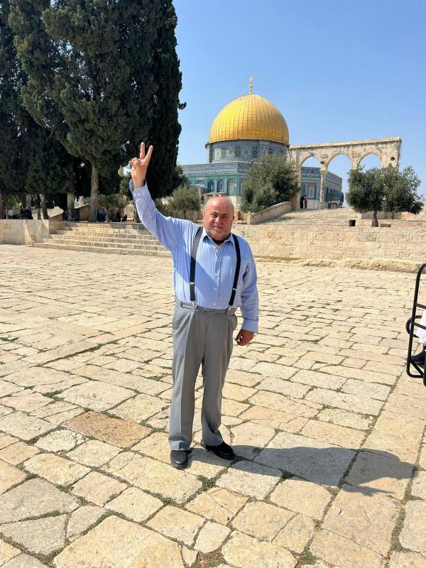 بصورته في الأقصى .. عطية يحتفل بميلاده الخامس والستين