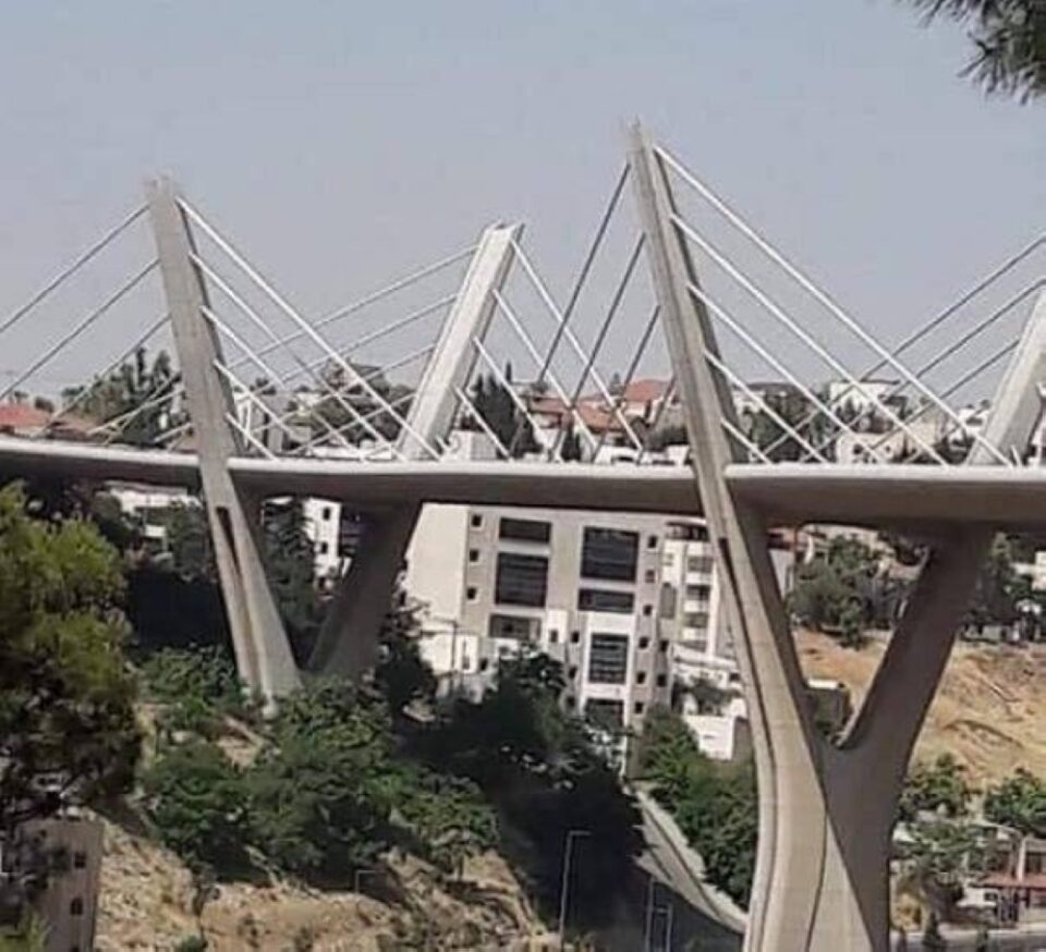 مجددا.. خمسيني ينهي حياته من أعلى جسر عبدون