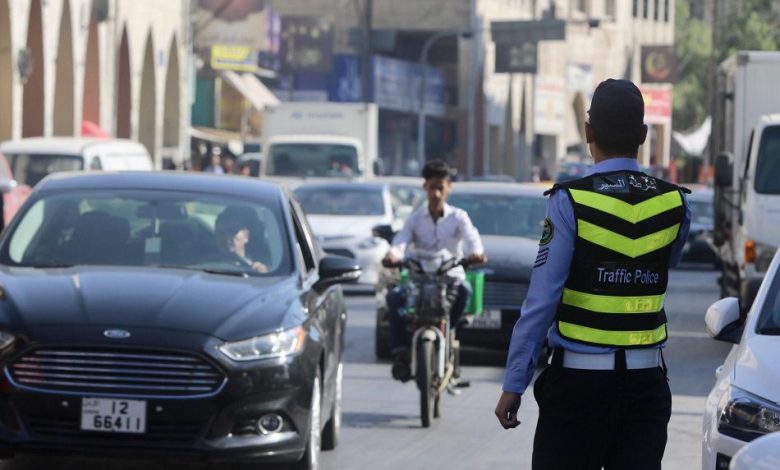 ما عقوبة من يسمح لشخص غير مرخص بقيادة مركبته؟