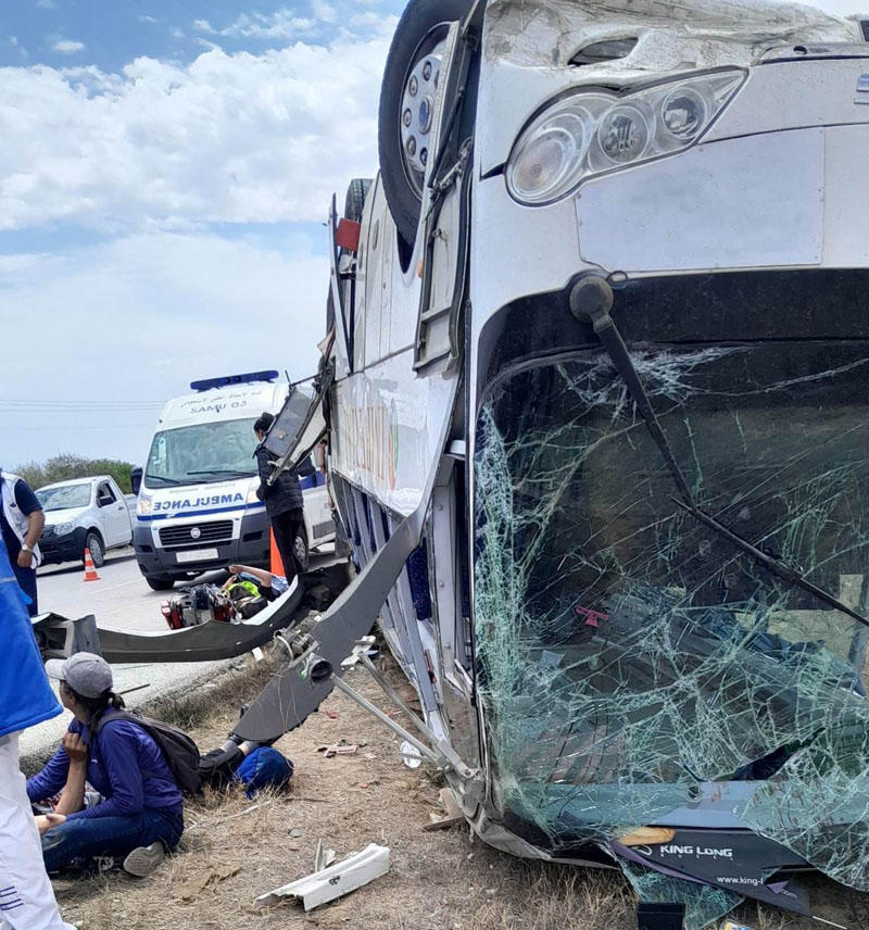 مصدر أمني :إصابة 40 شخصا بحادث تدهور في عمان