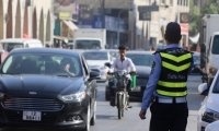 ما عقوبة من يسمح لشخص غير مرخص بقيادة مركبته؟