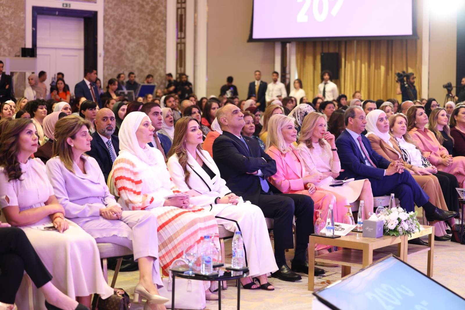 الخصاونة يرعى افتتاح فعاليات مؤتمر "نساء على خطوط المواجهة"