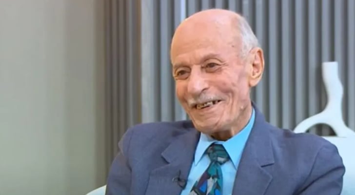 وفاة الإعلامي غالب الحديدي عن عمر يناهز الـ 84 عاما
