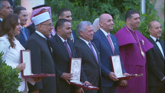الملك ينعم بأوسمة ملكية على مؤسسات وشخصيات وطنية (أسماء)