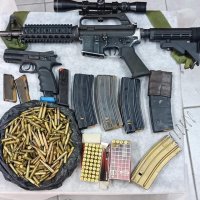 جيش الاحتلال يعتقل مواطن وإبنه من يطا جنوب الخليل بزعم العثور على أسلحة مخبئة تحت الدرج في منزلهما