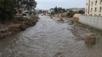 فقدان طفل وانجراف 7 مركبات بسبب السيول في الزرقاء - فيديو