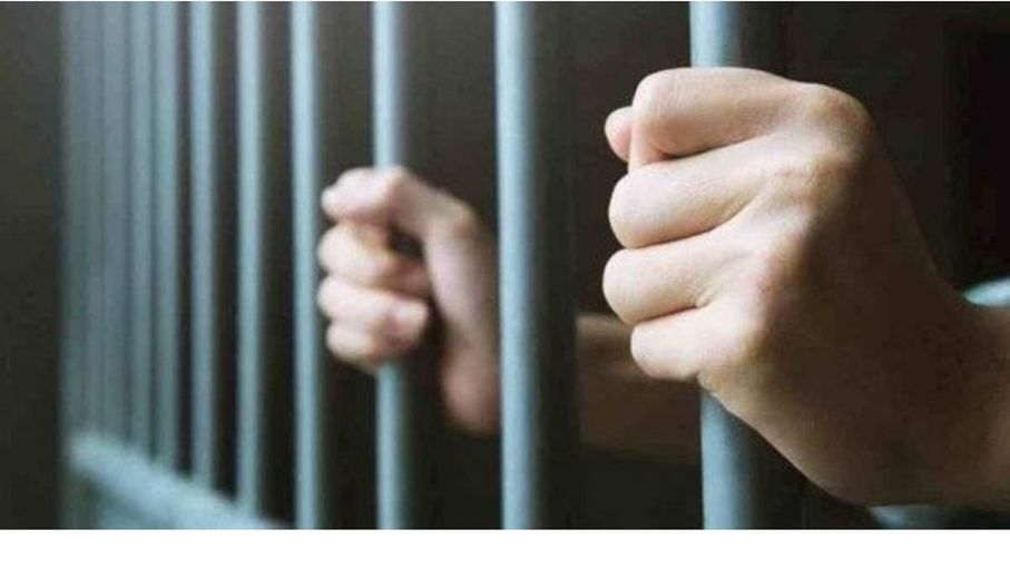 بالتفاصيل.. الحبس 3 أشهر لـ"مريض أيدز" سرق علكة من أحد المولات في عمان
