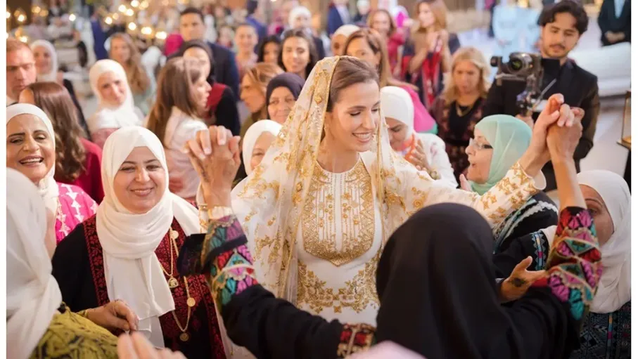 بالثوب النجدي.. تفاصيل وصور من حفل حناء الآنسة رجوة