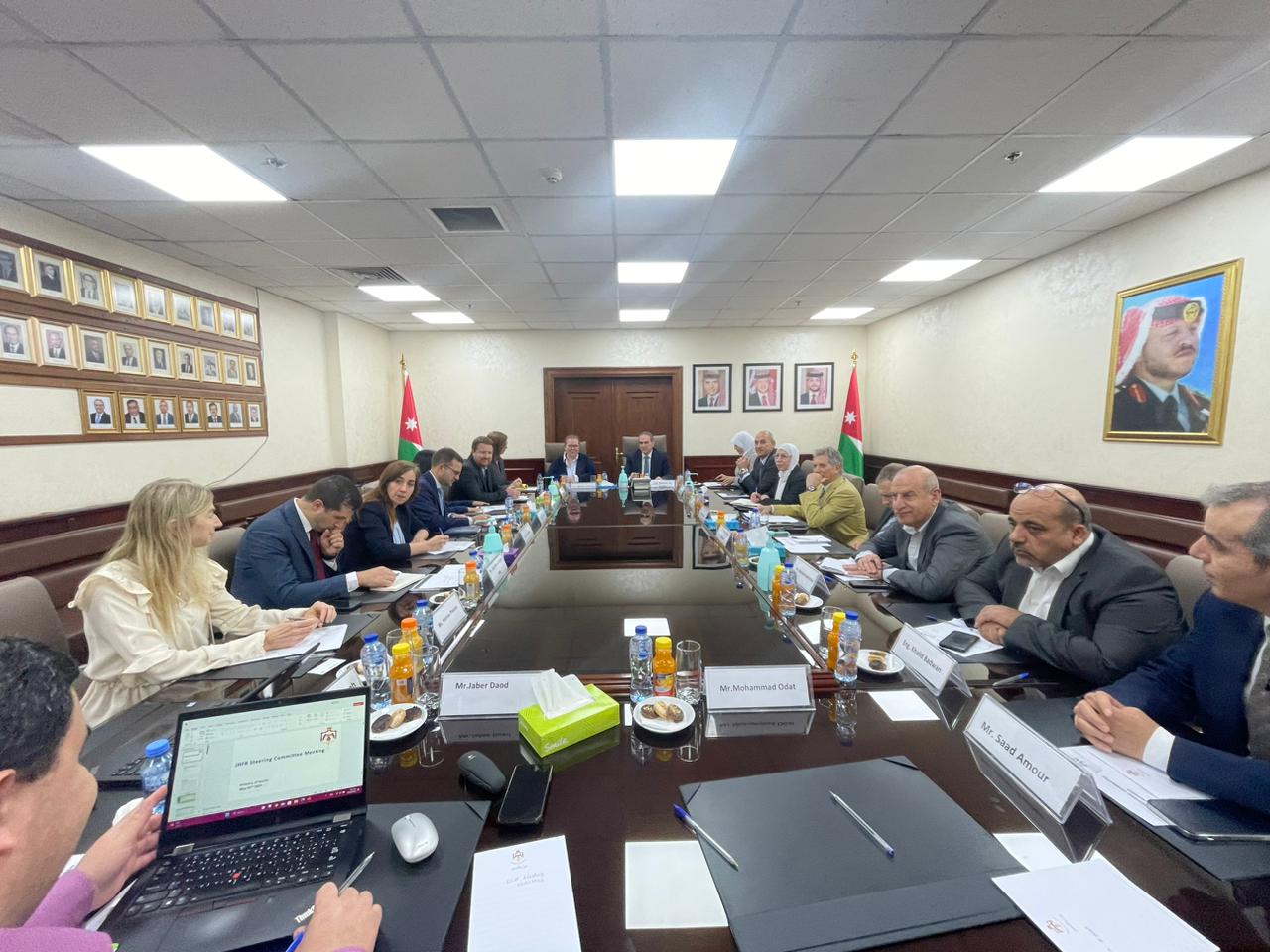 الهواري وطوقان يعقدان اجتماعا للجنة التوجيهية لصندوق المنحة المشتركة