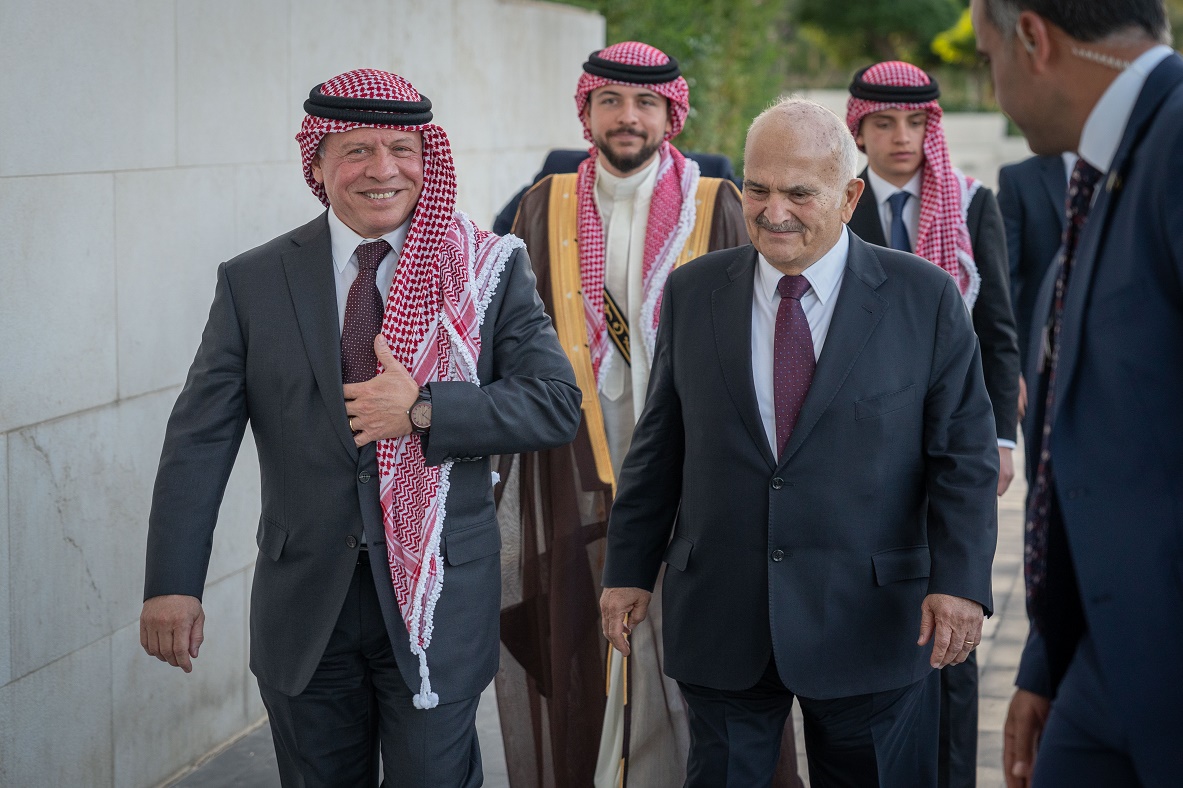 الملك: مضارب الهاشميين عامرة بوجودكم أهلنا وعشيرتنا