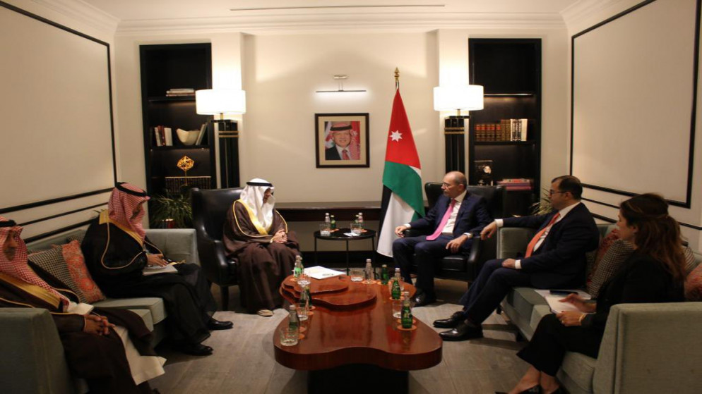 وزير الخارجية يبحث أوجه التعاون بين الأردن ودول الخليج العربي