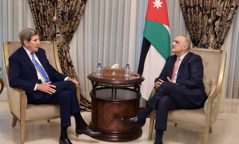 الخصاونة يلتقي جون كيري في عمّان