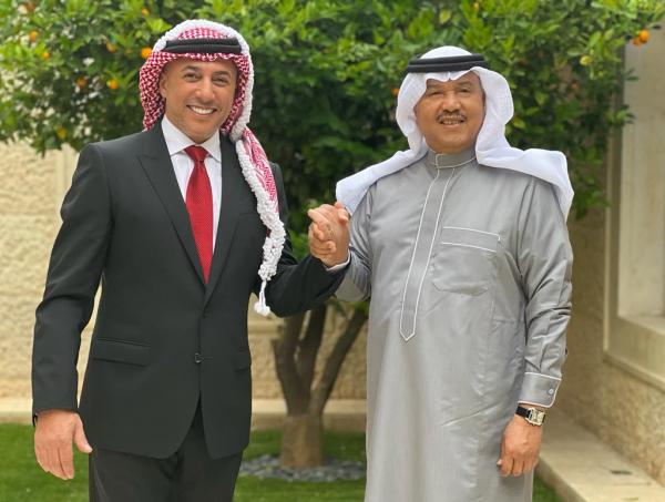 بالفيديو .. محمد عبده وعمر العبداللات في حضرة الملوك