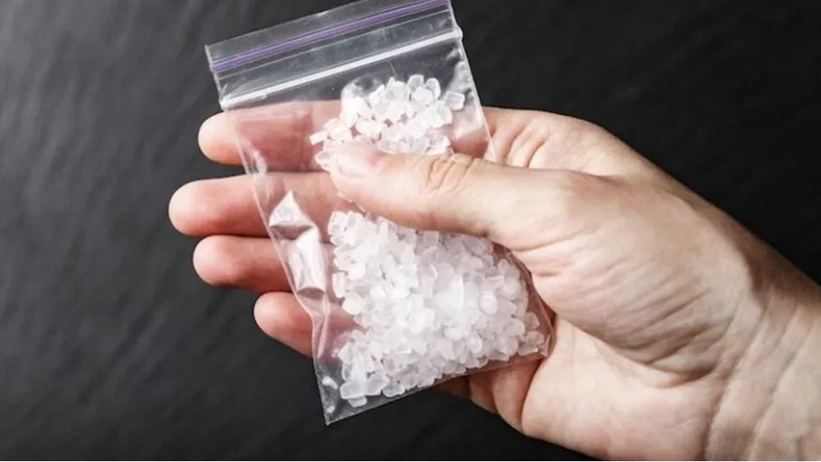 الحبس لـ 3 أشقاء صدروا مادة الكريستال المخدرة من العراق إلى الأردن