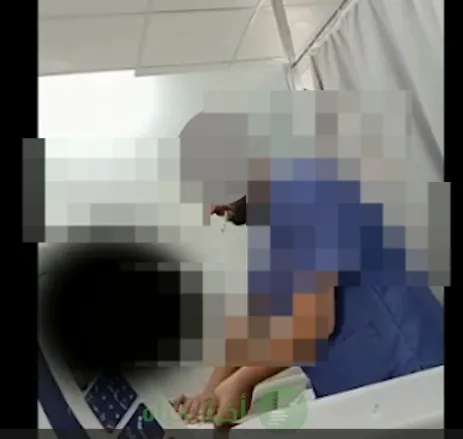 ممرض يدخن داخل غرف المرضى في البشير.. والمستشفى يوضح