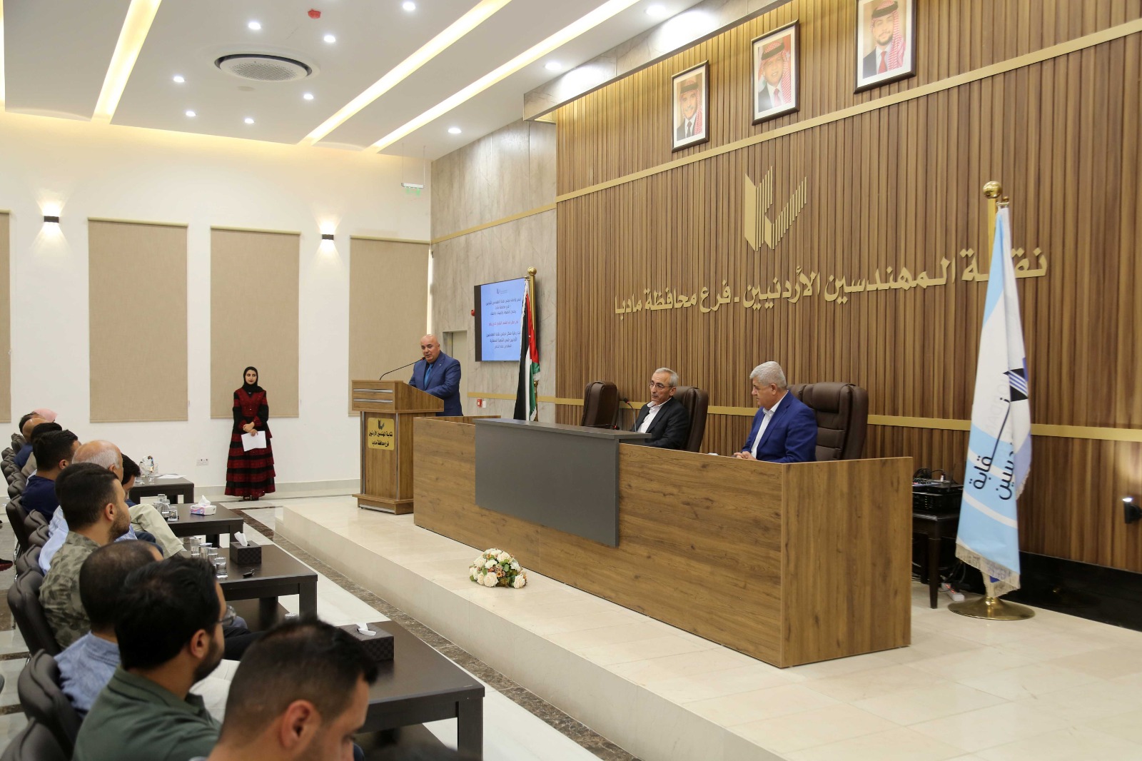 60 مهندساً ومهندسة يؤدون القسم القانوني في مأدبا