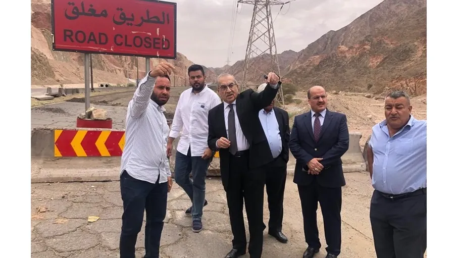أبو السمن يؤكد إنهاء تأهيل طبقات الرصف لطريق العقبة قبل نهاية العام