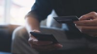 2.03 مليون حركة نفذت الشهر الماضي عبر محافظ إلكترونية بارتفاع 17.7%